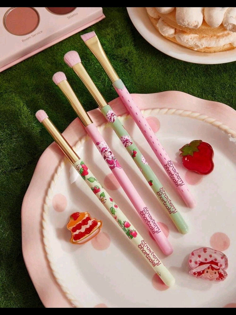 Strawberry Shortcake Pink & Mint Eye Brush Set